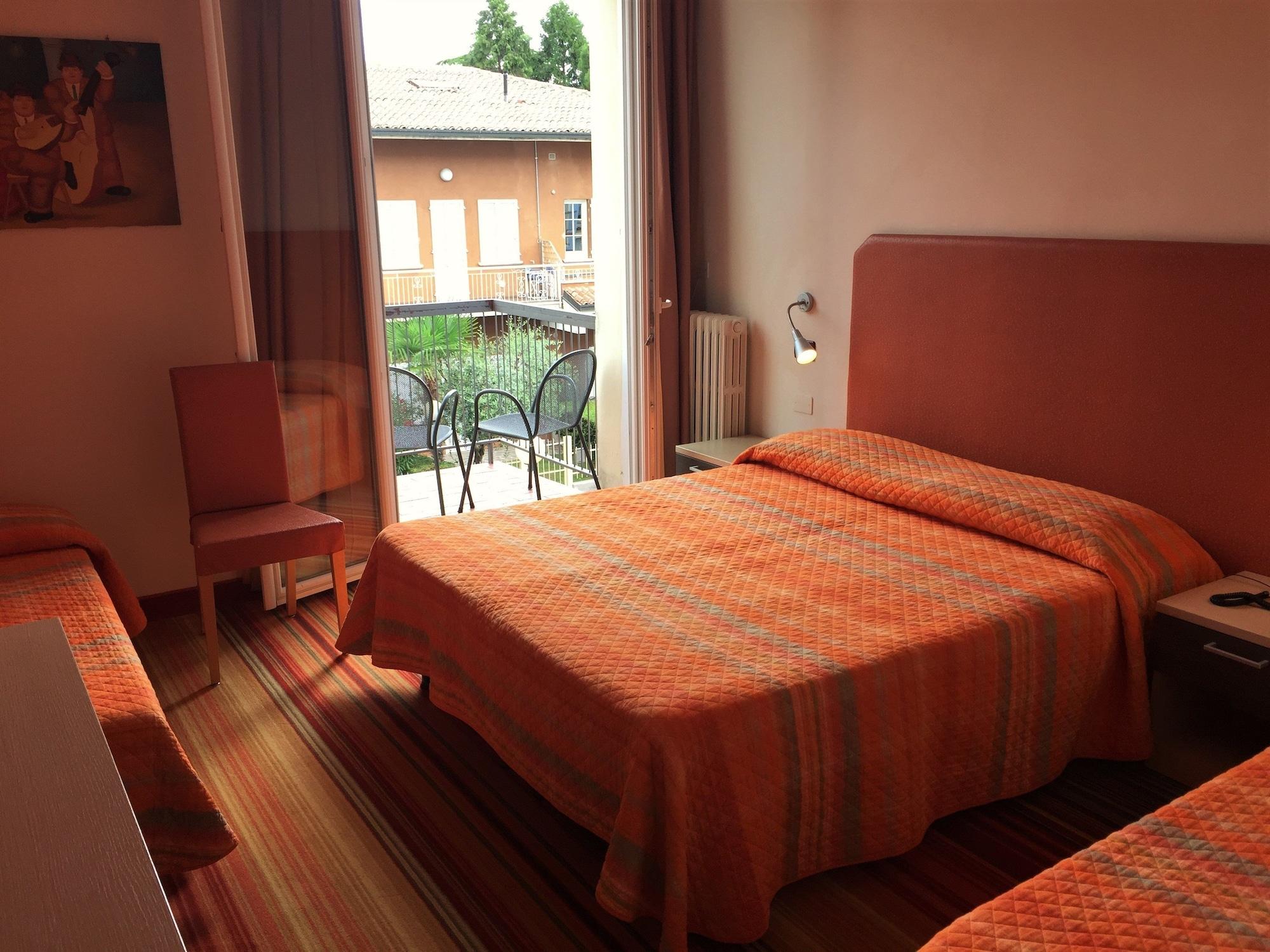 Hi Hotels Sirmione - Lakeview Pool Экстерьер фото