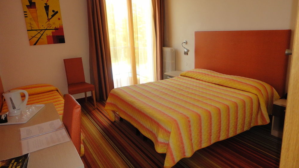 Hi Hotels Sirmione - Lakeview Pool Экстерьер фото