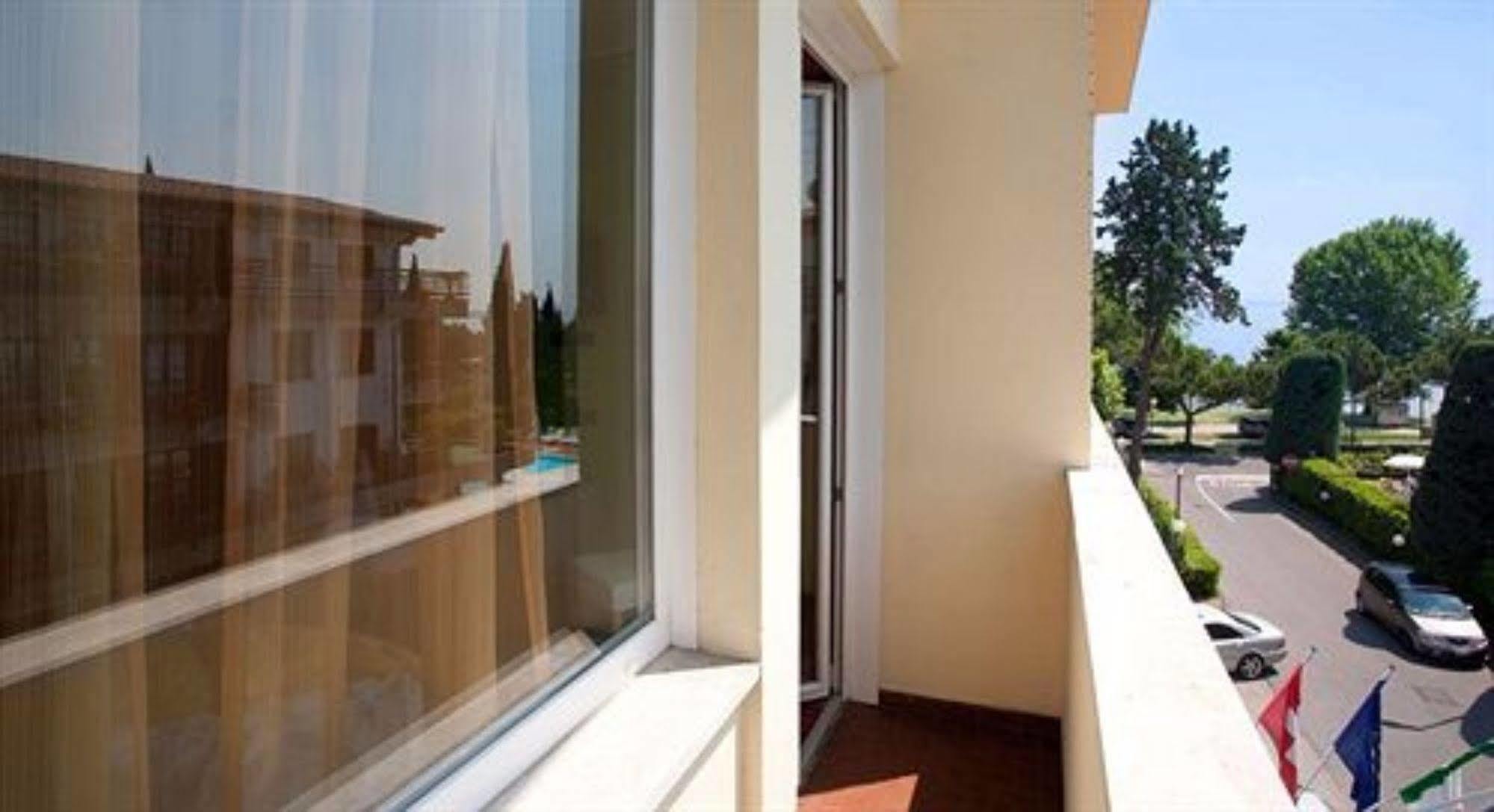 Hi Hotels Sirmione - Lakeview Pool Экстерьер фото