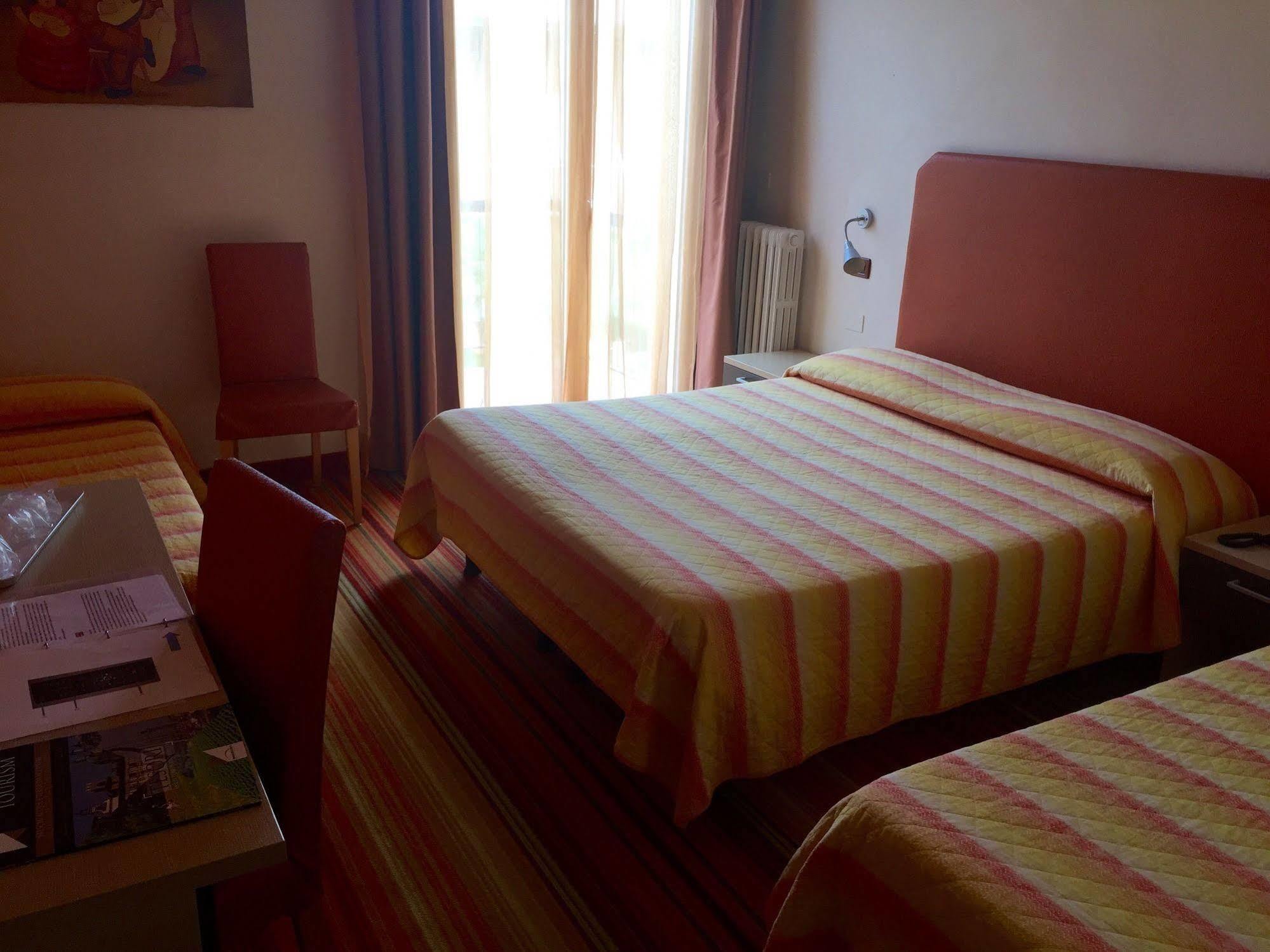 Hi Hotels Sirmione - Lakeview Pool Экстерьер фото
