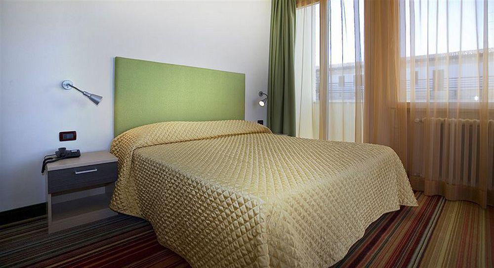 Hi Hotels Sirmione - Lakeview Pool Экстерьер фото