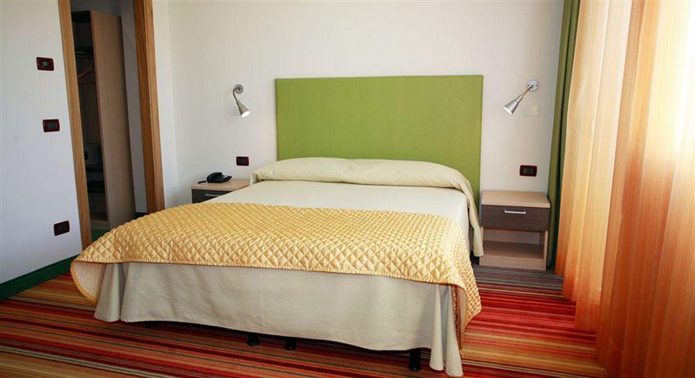 Hi Hotels Sirmione - Lakeview Pool Экстерьер фото
